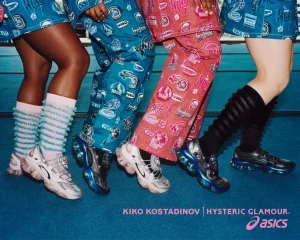 Photo de campagne de lancement de la collab en trio ASICS Gel Quantum Lylia x Kiko Kostadinov x Hysteric Glamour